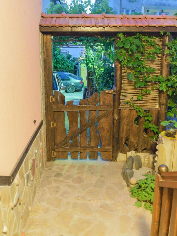 Holiday House Gendar, チェルノモレツ エクステリア 写真